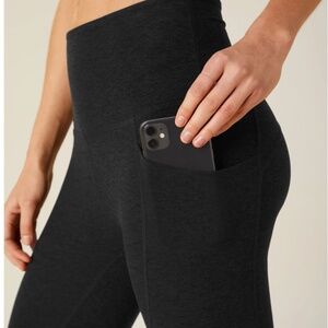 BNWT Beyond Yoga Spacedye Out of Pocket High Waisted Capri Darkest Night L